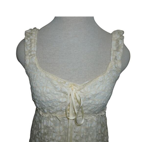 Riot Los Angeles Cream Floral Lace Mini Dress – Size M - Picture 2 of 6